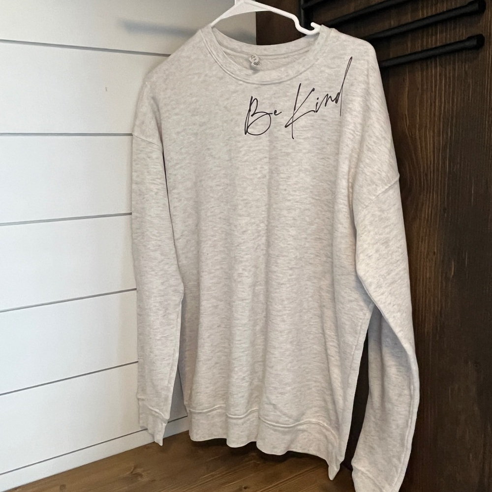 Boutique sweatshirt "Be Kind"